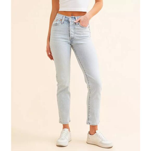 NEW Levi's Wedgie Straight Jeans Light Wash Size 26 - Picture 1 of 5